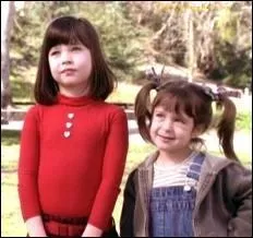 Qui sont les deux petites filles sur la photo ?