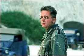 Que va-t-il arriver à ce soldat allemand ?