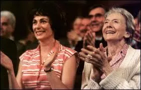 Que va faire le mari de la femme de droite ?