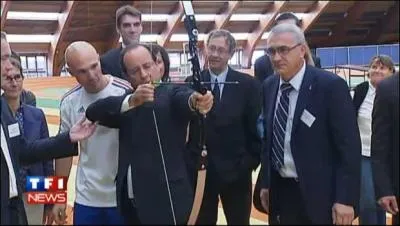 Mon premier vient en premier, mon deuxième fut d'Autriche, c'est de mon troisième que jaillit le dard mortel, mon tout partit en fumée avec la bénédiction d'un sacré Cauchon !