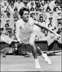 N'oublions pas les femmes, car celle-ci a gagné 62 titres du Grand Chelem, il s'agit de :