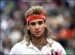 ... était surnommé le "Le Kid de Las Vegas". On l'a connu avec de longs cheveux, on l'a connu sans cheveux, il est tout de même le seul joueur à avoir remporté les sept titres les plus prestigieux du tennis.
