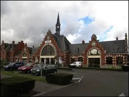 Nous sommes maintenant à Albert, ville picarde située dans le département ...