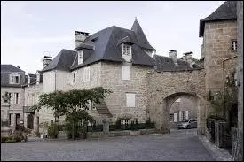 Ville médiévale sur les chemins de Saint-Jacques-de-Compostelle, Corrèze se situe dans le département limousin ...
