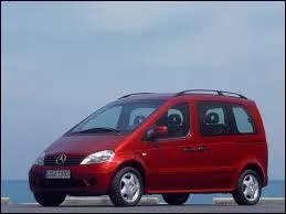 Basé sur la première génération de Mercedes Classe A, ce petit monospace est un ...