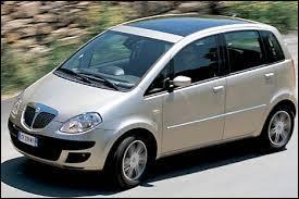 Cousin du Fiat Idea, ce modèle se nomme ...