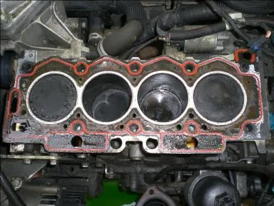 J'accompagne la culasse.