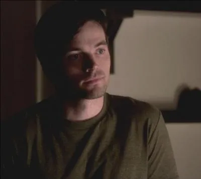 Épisode 3 : Qui rend visite à Ezra Fitz dans cet épisode ?