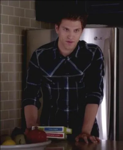 Épisode 7 : Qu'apprend Toby à Spencer dans cet épisode ?