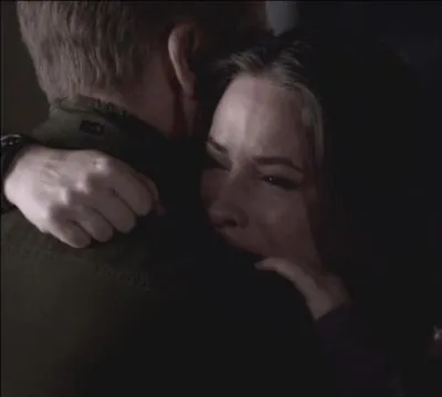 Épisodes 8-9 : Pourquoi Ella Montgomery, la mère d'Aria, pleure-t-elle ?