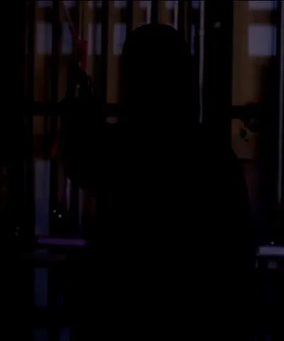 Épisode 1 : Qui est découvert comme -A et qui le ou la tue à la fin de l'épisode ?