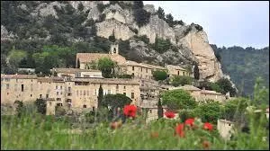 Nous partons visiter la village pacaïen de Séguret. Classé parmi les Plus Beaux Villages de France, il se situe dans le département ...