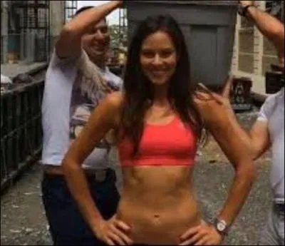 Elle ne joue pas pourtant sous la pluie !