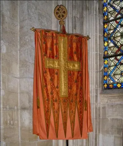 Comment s'appelait l'emblème que les rois de France allaient chercher dans l'abbaye de Saint-Denis (XIIe et XIIIe siècle), en cas de guerre ?