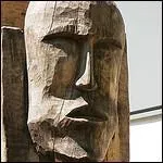 Posséder une mine chafouine équivaut à un visage :