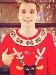 Elyar est un garçon comme les autres : il aime les filles. Mais que regarde-t-il en premier chez elles ?