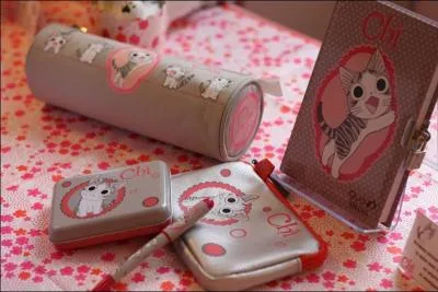 Complétez la comptine grâce à la photo. "En septembre je retourne à l'école. Vive les copains et la récré, les cartables et les goûters, '...' ! Fini, fini l'été ! "