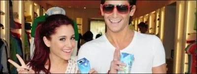 Comment s'appelle son demi-frère ?