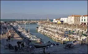 Je vous emmène à La Flotte. Port picot-charentais sur l'Ile de Ré, il se situe dans le département ...