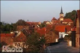 Nous sommes à Offwiller, village Bas-Rhinois situé en région ...