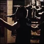 Il a vendu plus de 225 millions de disques à travers le monde, il chante cependant : "Je vise la Lune, mais je suis trop occupé à contempler les étoiles".