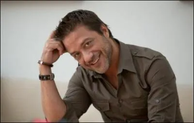 De qui ce copain tombe-t-il amoureux dès le premier jour de son arrivée ?