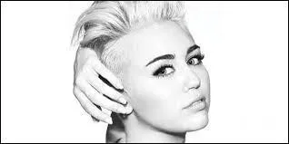 Est-elle célibataire ?