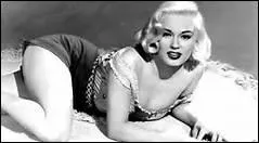 Mais oui, on l'appelle Mamie. Bien sûr elle n'a pas le look que l'on se fait d'une vieille dame ! Que faisait celle-ci ?