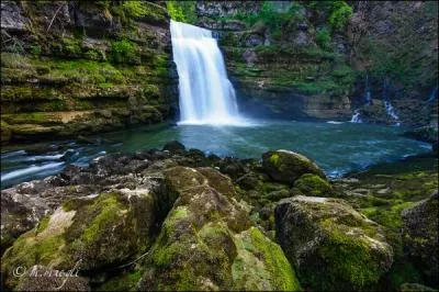 Dans quelle région se trouve le département du Doubs ?