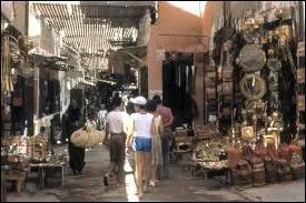 Sous quelle dynastie amazighe Marrakech fut-elle créée en 1062 ?