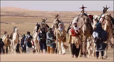 Le fils d'un important personnage, au pays du pétrole, décide d'acheter une voiture française (si si, ça arrive), seulement voilà, lorsqu'il la montre à son Emir de père, celui-ci lui déclare, d'un air navré : Pas assez cher mon fils, de quel extraordinaire véhicule s'agissait-il ?