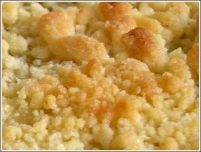 Comment appelle-t-on ce dessert que l'on recouvre d'une préparation faite de beurre, sucre et farine, dont la consistance est sableuse ?