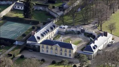 Comment s'appelle ce pavillon de chasse mis à disposition du Président de la République ?