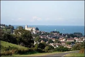 Je me rends à Querqueville. Commune Manchoise, elle se situe en région ...