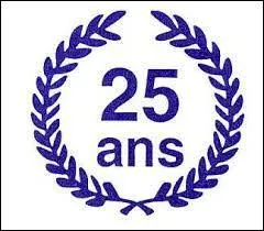 Nathalie et Jacques s'apprêtent à fêter leurs 25 ans de mariage. Ils vous convient à leurs noces ...