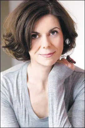 Quel métier Mona, la surveillante, rêvait-elle de faire ?