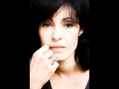 Cette femme pleine de grâce est :