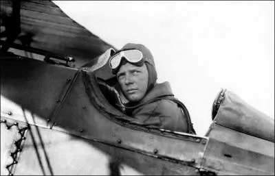 Charles Lindbergh est décédé le 26 août 1974 dans un accident d'avion à Hawaii.