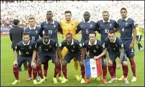 Combien de joueurs compte une équipe de football au maximum ?