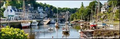 Je vous donne les mots Gauguin, Cité des peintres et galette. Cela vous fait penser à la ville de ...