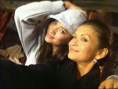 Qui a volé du matériel de camping dans le garage d'Emily ? (Saison 2)