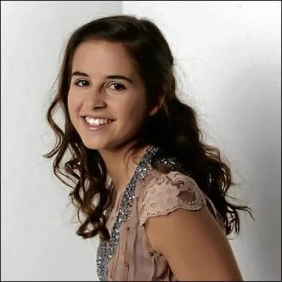 La 2ème semaine le thème est 'Chanson de films' elle chante :