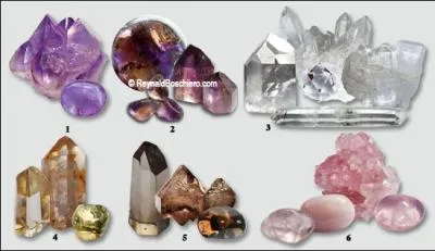 En fait, je suis une grande famille et la pierre cachée de la question 5 en fait partie. (Plutôt difficile, alors regardez la photo, ça vous aidera plus... ou pas)