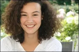 Elle a 16 ans en 2014 et elle a joué dans le film "La Nouvelle Guerre des boutons". Comment s'appelle-t-elle ?