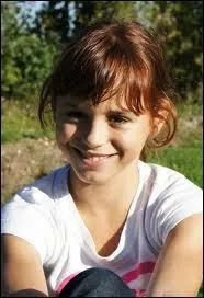 Elle a 14 ans en 2014. Elle a joué dans le film"L'Élève Ducobu". Qui est-ce ?