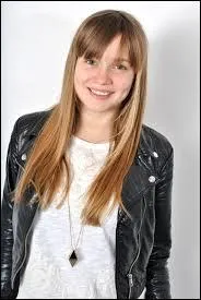Elle a 13 ans en 2014 et elle a joué dans le film"L'Élève Ducobu". Quel est son nom ?