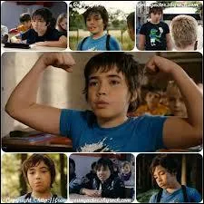 Âgé de 15 ans en 2014, il a lui aussi joué dans le film"L'Élève Ducobu".
Comment s'appelle-t-il ?