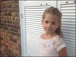 Âgée de 8 ans en 2014, elle a joué dans le film"Injustice". Quel est son nom ?