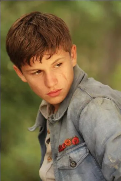 Il a 16 ans en 2014 et il a joué dans le film "La Nouvelle Guerre des boutons". Qui est-ce ?