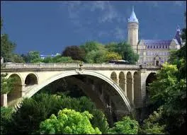 Le Luxembourg est la capitale :